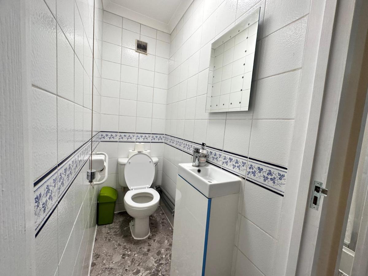 Posh 2-Bedroom, Living Room, Kitchen & 1.5 Bathroom لندن المظهر الخارجي الصورة