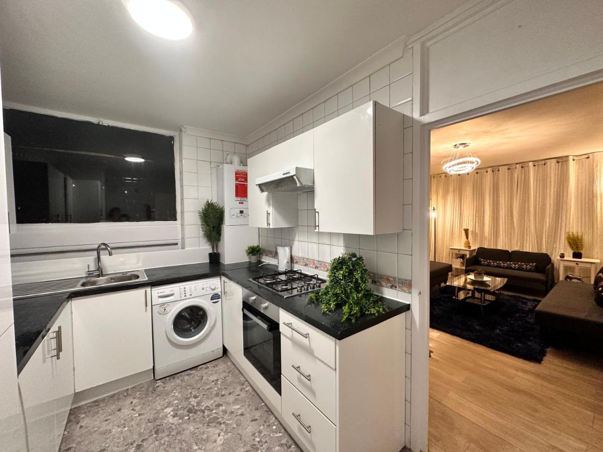 Posh 2-Bedroom, Living Room, Kitchen & 1.5 Bathroom لندن المظهر الخارجي الصورة