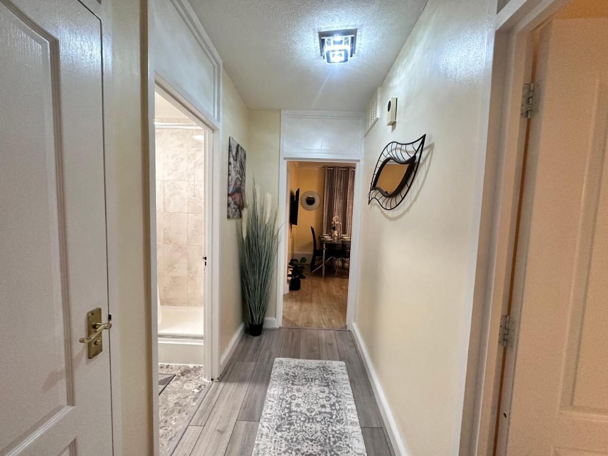 Posh 2-Bedroom, Living Room, Kitchen & 1.5 Bathroom لندن المظهر الخارجي الصورة