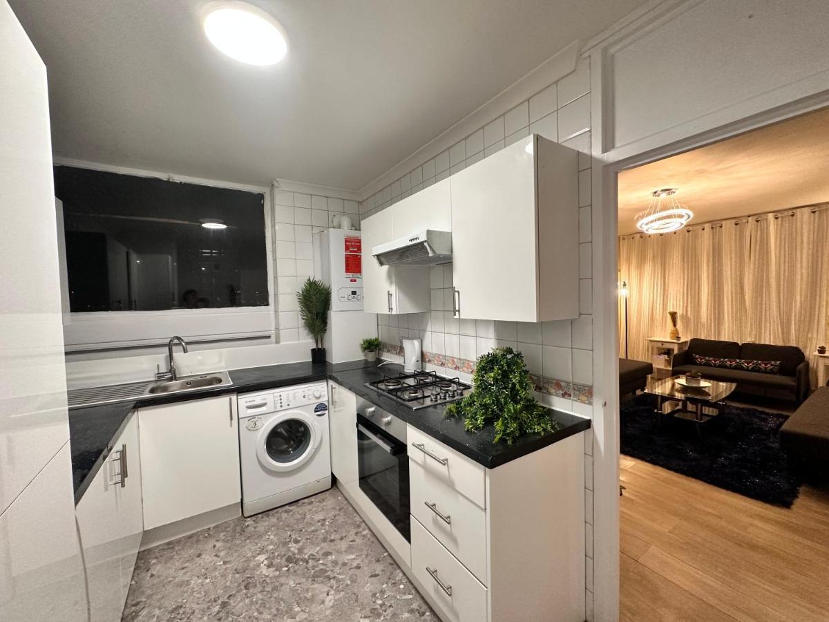Posh 2-Bedroom, Living Room, Kitchen & 1.5 Bathroom لندن المظهر الخارجي الصورة