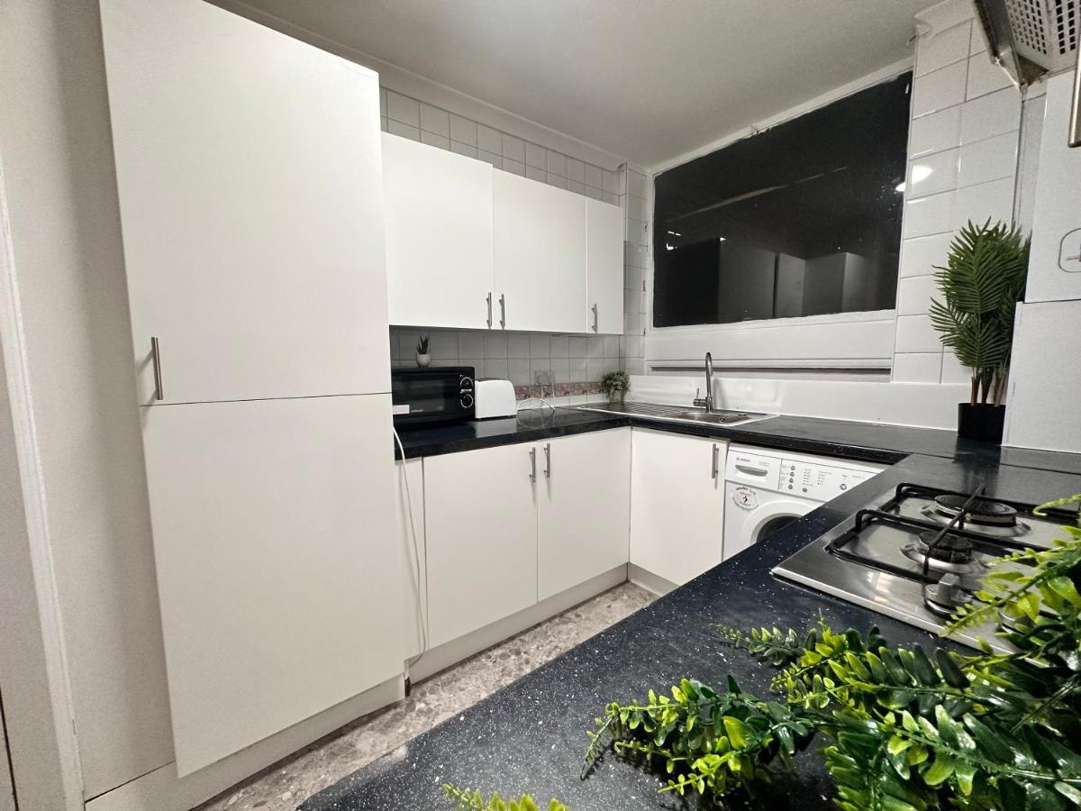 Posh 2-Bedroom, Living Room, Kitchen & 1.5 Bathroom لندن المظهر الخارجي الصورة